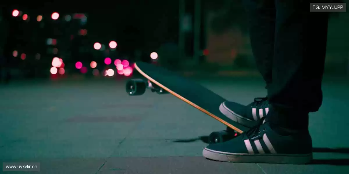 🎁 周边好物，把热爱穿在身上、握在手里！👕